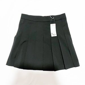 Uniqlo Pleated Mini Skirt in Black